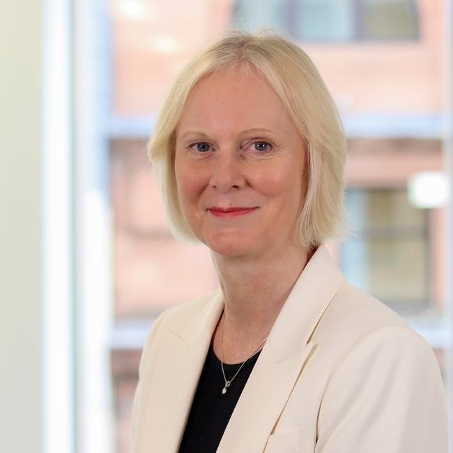 Liz McRobb - Consultant