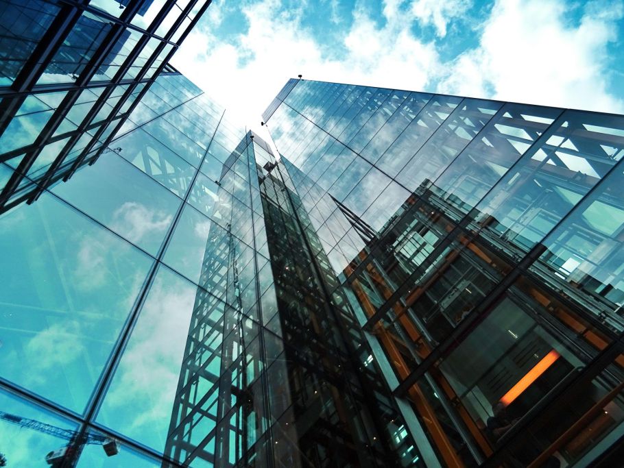 Do construction contracts need a final account mechanism?